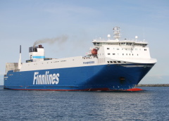 m/v Finnbreeze